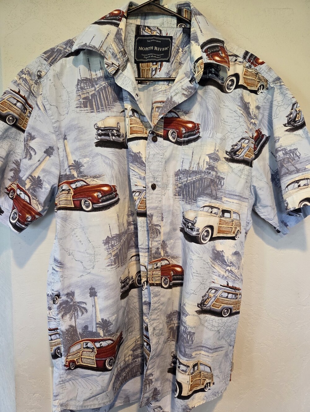 Like NEW Men's Vintage Car Print Short-Sleeve Shirt - Size M